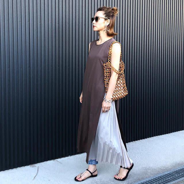 サイドプリーツのワンピースが映える 一枚でおしゃれな重ね着風ワンピースコーデ10選 ローリエプレス