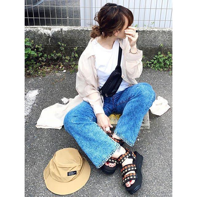 ケミカルウォッシュのジーンズ はダサくない おしゃれ女子の今っぽいケミカルデ二ムコーデ9選 ローリエプレス