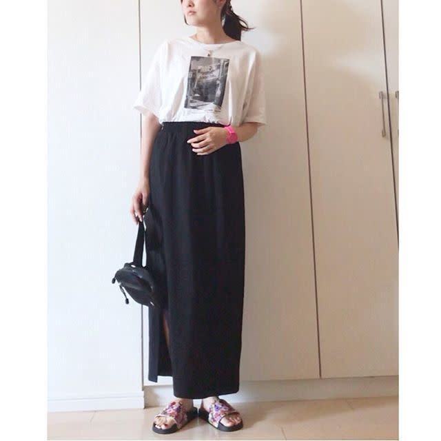 夏の 黒タイトスカート をおしゃれに着回し 爽やかで今っぽい大人スカートコーデ9選 ローリエプレス