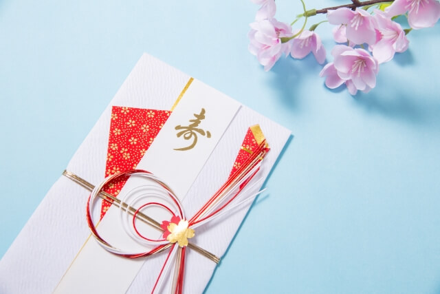 ご祝儀3万円が高い 結婚式に変化を求める声に共感相次ぐ 自分から祝ってほしいと客を集め 3万を持ってこさせる行事 という声も 年6月13日 エキサイトニュース