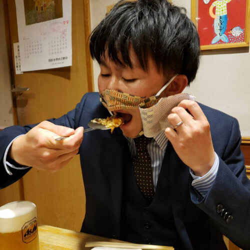 菅首相におすすめ マスク着用 と 食事 を両立するイートマスクが登場 年12月17日 エキサイトニュース