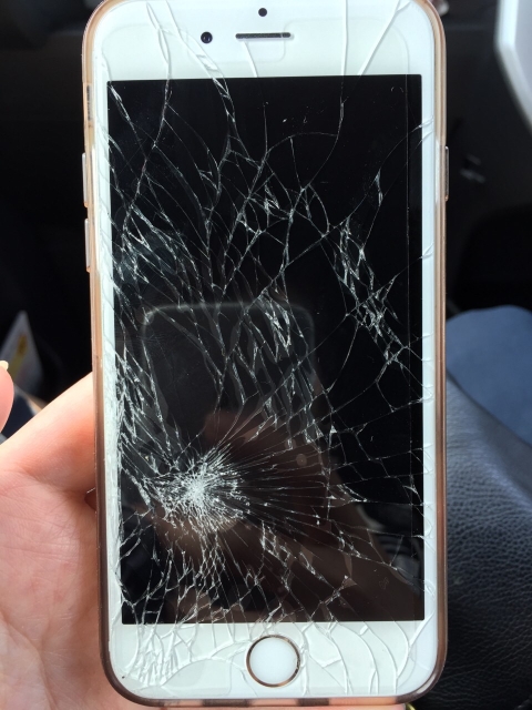なぜ若い女性のスマホ画面は割れているのか で議論 メイクや洋服代でデバイスまでお金が回らない という説もあるけど 16年10月日 エキサイトニュース