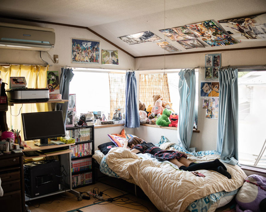 マニアック女子」の部屋と部屋主を撮影、川本史織の写真展『堕楽部屋
