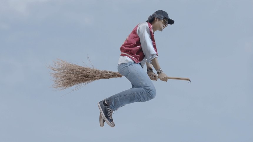 空飛ぶ斎藤工 マントヒヒ芹澤興人 魔法少年 ワイルドバージン 新写真 19年5月31日 エキサイトニュース