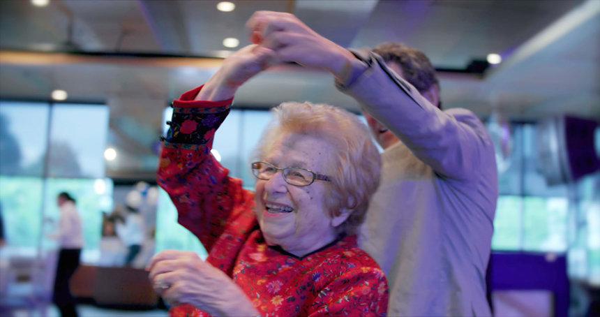 90歳の現役セックスセラピスト Drルースの記録映画 予告編 新写真公開 19年7月1日 エキサイトニュース