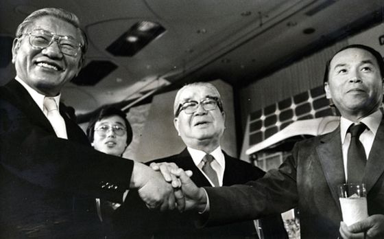 日産自動車 極秘ファイル 2300枚 絶対的権力者 と戦ったある課長の死闘7年間 川勝 宣昭 本 通販 Amazon