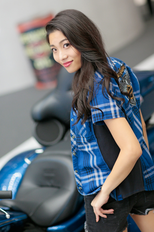 かっこいい美女 ハーレーダビッドソンのトライクにまたがる 東京モーターショー美女めぐり 17年10月30日 エキサイトニュース