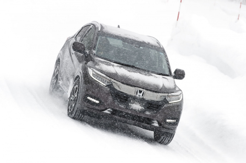 ホンダ ヴェゼル試乗 雪道での性能をアップしたというだけあり 乗りやすさは抜群に向上 18年3月2日 エキサイトニュース