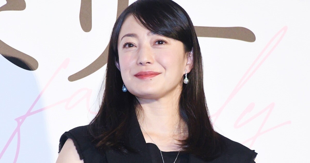 菅野美穂、試写会でスマホライトを振る ミセス主題歌に感動「ただ聴いていられない!」 (2024年6月30日) - エキサイトニュース