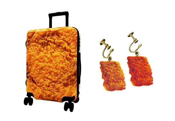 ファミマ】ファミチキのキャリーバッグやイヤリングなど限定グッズも