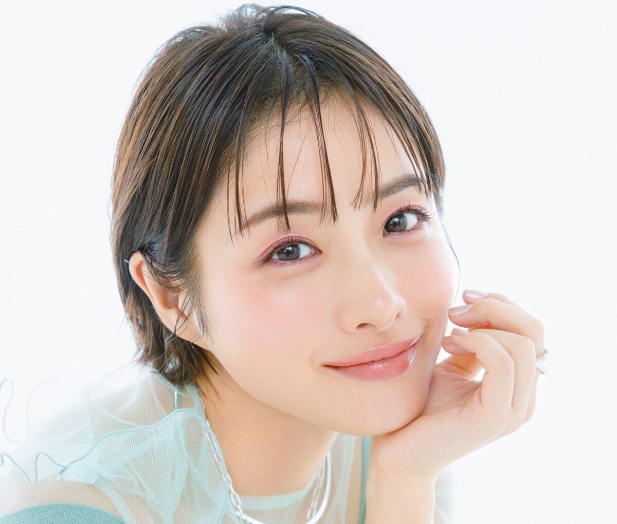 石原さとみ、結婚・出産後も変わらぬキュートさ＆美しさ 3年ぶり『美的』表紙 (2024年3月15日) - エキサイトニュース