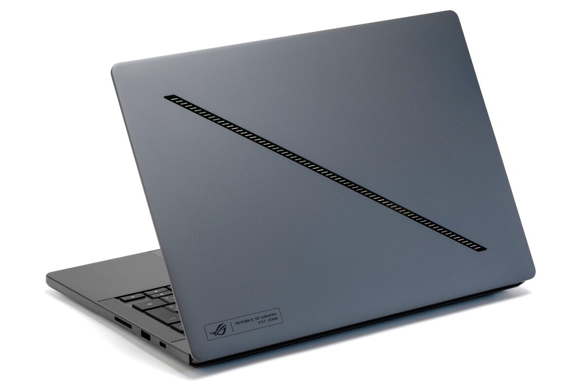 ASUS「ROG Zephyrus G14」レビュー。薄型アルミボディにPanther Lake 