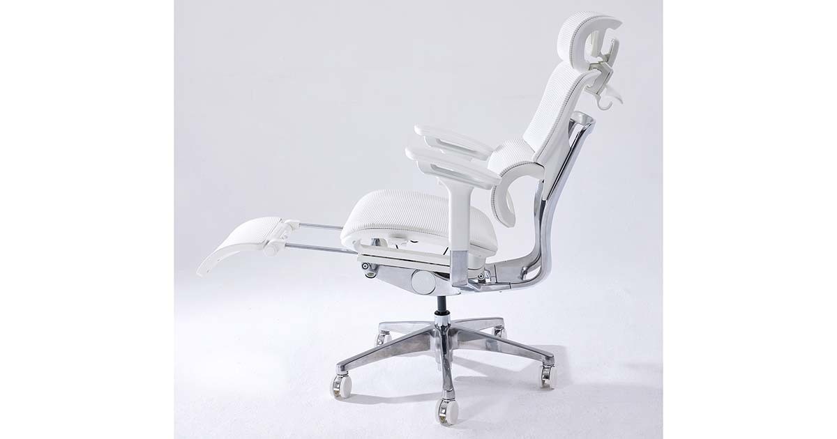 上から下まで真っ白！ メッシュ構造のワークチェア「COFO Chair」に