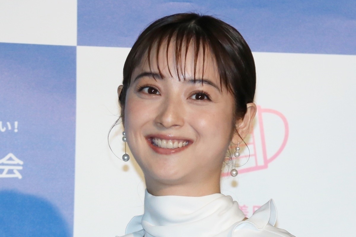 佐々木希 夫 渡部の不倫騒動後初の公の場 笑顔で 安心マーク Pr 年10月28日 エキサイトニュース