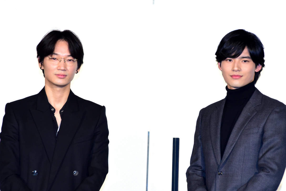 綾野剛 岡田健史とイチャイチャでラブビームに かわいいか 次はbl作品希望 年11月22日 エキサイトニュース