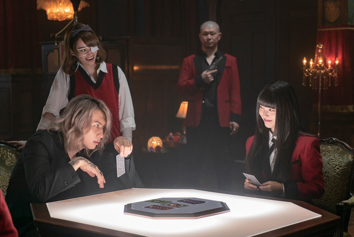 浜辺美波 藤井流星が緊迫ギャンブル 高杉真宙が顔芸 映画 賭ケグルイ 写真7連発 21年3月30日 エキサイトニュース