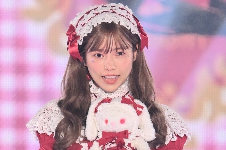 島崎遥香、ロリータファッションで魅了 リボン＆レースでキュートに