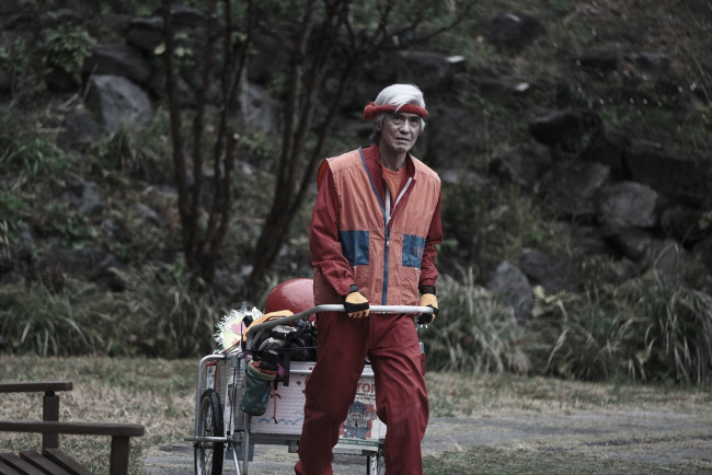 THE オリバーな犬』“コニシさん”佐藤浩市が映画でも行方不明に？ 新