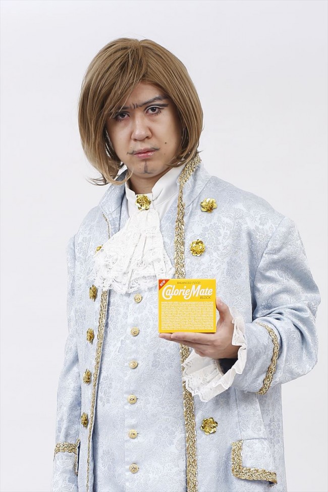 杉田智和 パロディ版 ベルばら フェルゼン役で参戦決定 白タイツ コスプレ披露 14年12月24日 エキサイトニュース