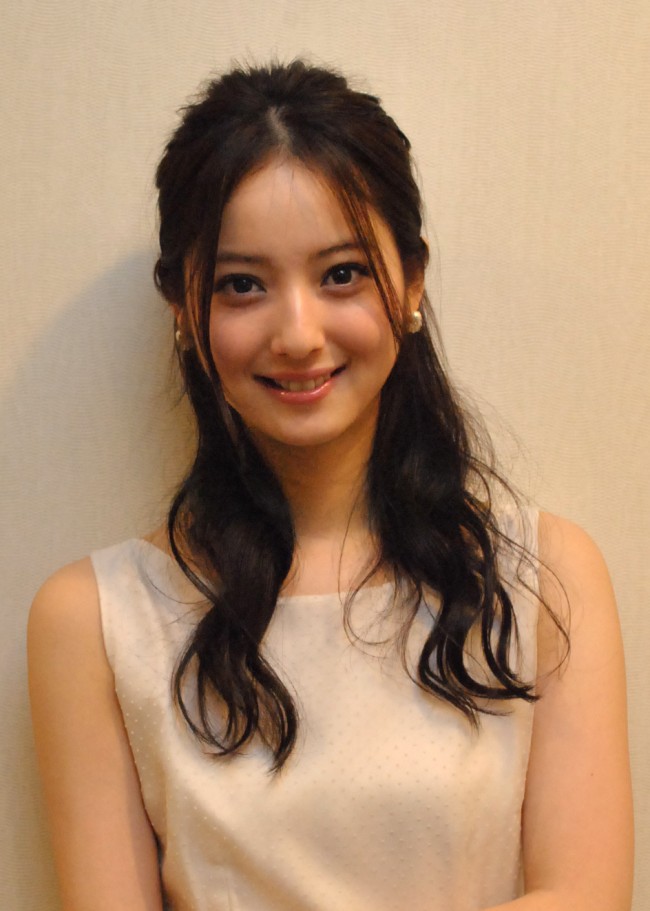 佐々木希 秋田でスカウトされた当時を赤裸々告白 いやいや撮影に行った 15年2月26日 エキサイトニュース