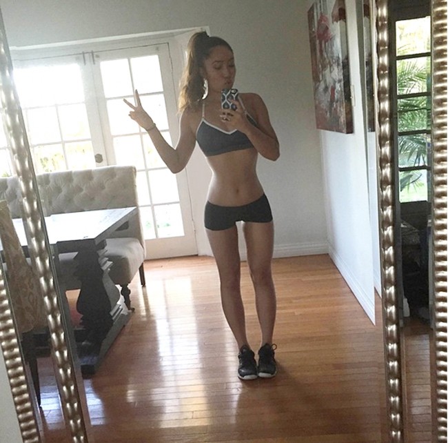 フォトショップ加工の不自然な ナイスバディ への反響が衝撃 投稿者の女性が驚き 15年5月23日 エキサイトニュース