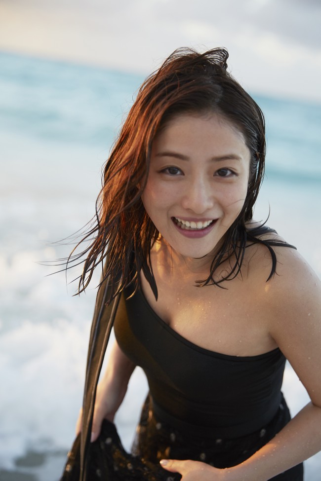 石原さとみ 6年ぶり写真集 Encourage は これから と 素顔 がテーマ 17年8月13日 エキサイトニュース 石原さとみ 6年ぶり写真集 Encourage は これから と 素顔 がテーマ 17年8月13日 エキサイトニュース