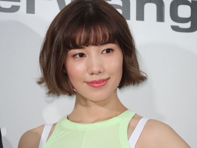 仲里依紗 くるくる髪の毛が さらにくるくる お気に入りヘア披露 19年8月15日 エキサイトニュース