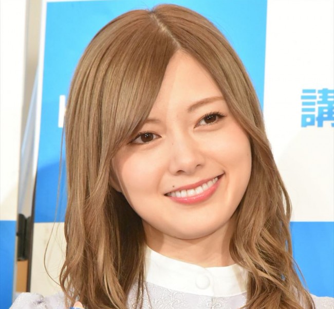 乃木坂46 白石麻衣の サンタ姿 に 美しい かわいいサンタ の声 19年12月16日 エキサイトニュース