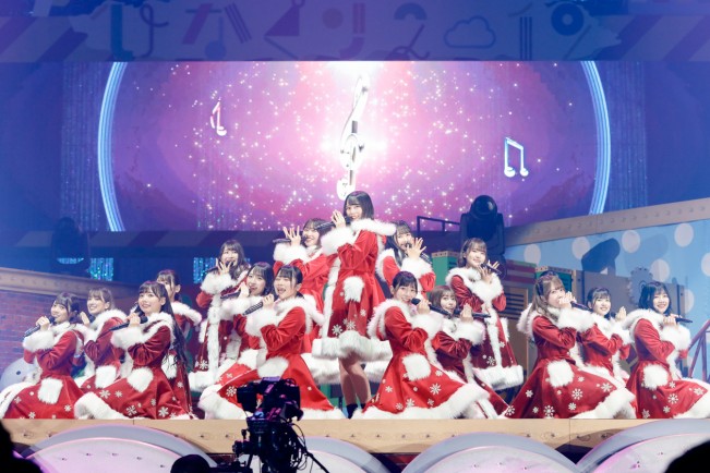 日向坂46、かわいすぎるサンタ衣装で4万人魅了「ひなくり2019」 (2019年12月19日) - エキサイトニュース