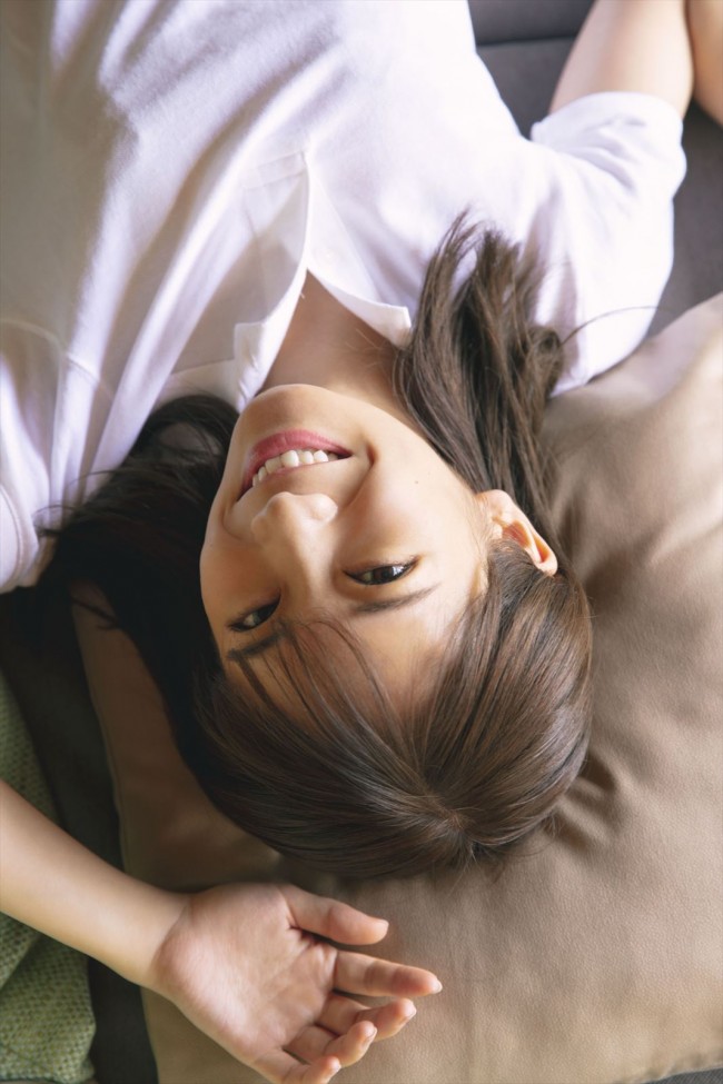 秋元真夏の弾ける笑顔に癒される 2nd写真集 しあわせにしたい 沖縄ロケカット解禁 年3月15日 エキサイトニュース
