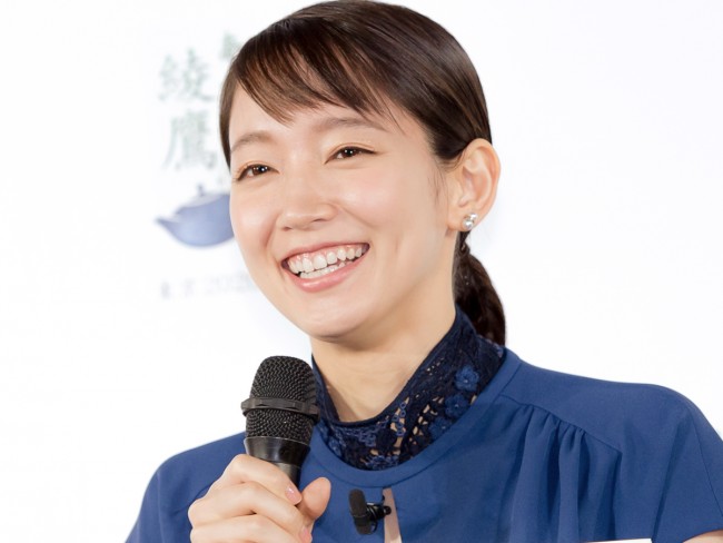 吉岡里帆 ボーイッシュなボーダーファッションに反響 なんともcuteなヘアスタイル 21年1月15日 エキサイトニュース