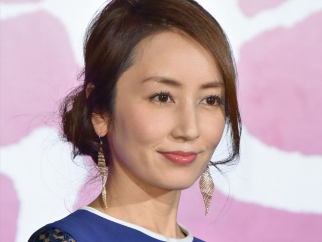 矢田亜希子 43歳バースデー報告 四十路には見えません いつまでも美しい の声 21年12月24日 エキサイトニュース