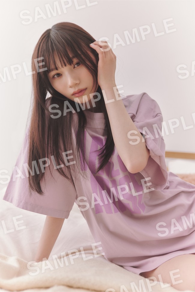 乃木坂46・岡本姫奈、しっとり表情＆ポーズが新鮮！ 5期生写真集