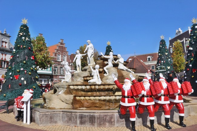 等身大♡巨大♡サンタとトナカイ