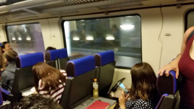 混み合う国際列車内でもお構いなし 韓国人もドン引きする 韓国人のマナーの悪さ 16年7月24日 エキサイトニュース