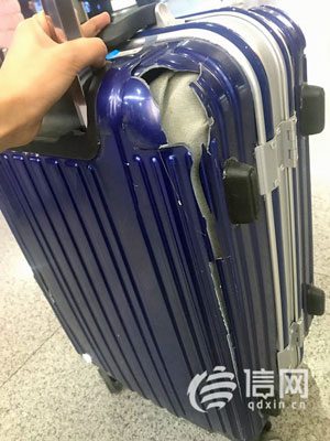 香港国際空港もやっぱり中国クオリティ 空港職員が乗客の手荷物を乱暴にブン投げる動画が波紋 2019年1月16日 エキサイトニュース