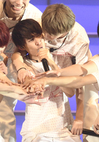 Snow Man 向井康二 ジャニーズ舞台 見学 で物議醸す 後ろを振り返るファンに公式twitterが 前を向いて と注意喚起 21年8月18日 エキサイトニュース 2 2