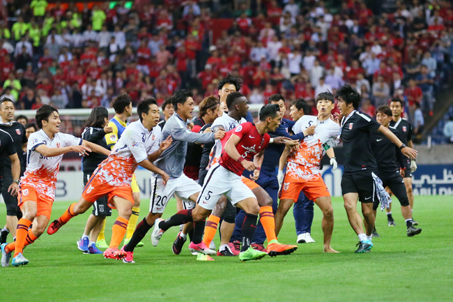 済州と浦和のサッカー乱闘騒ぎ キレて良いことなんか一つもない 上 17年6月17日 エキサイトニュース