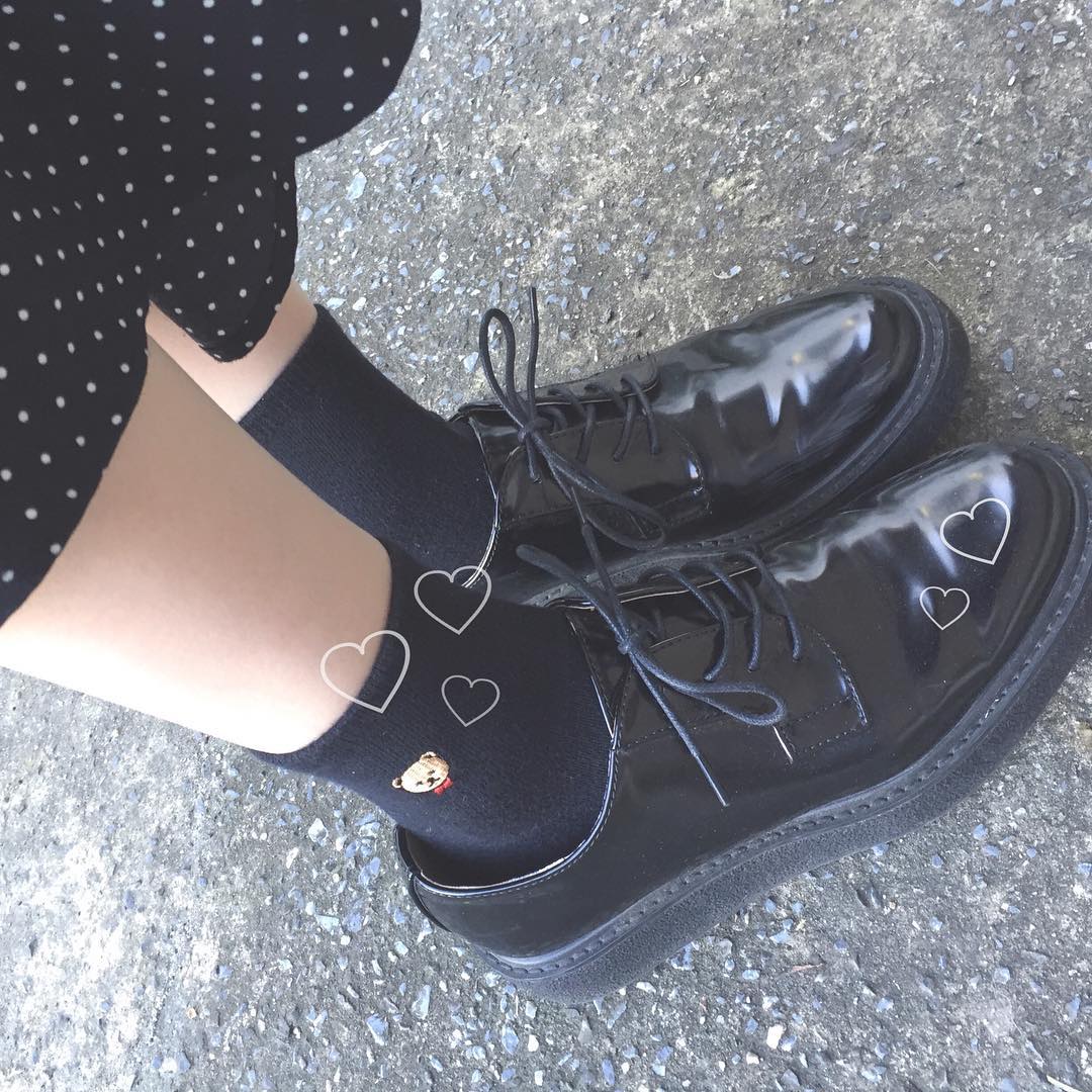 ワイドパンツに合う靴の選び方 合わせるポイントと季節別コーデを紹介 ローリエプレス