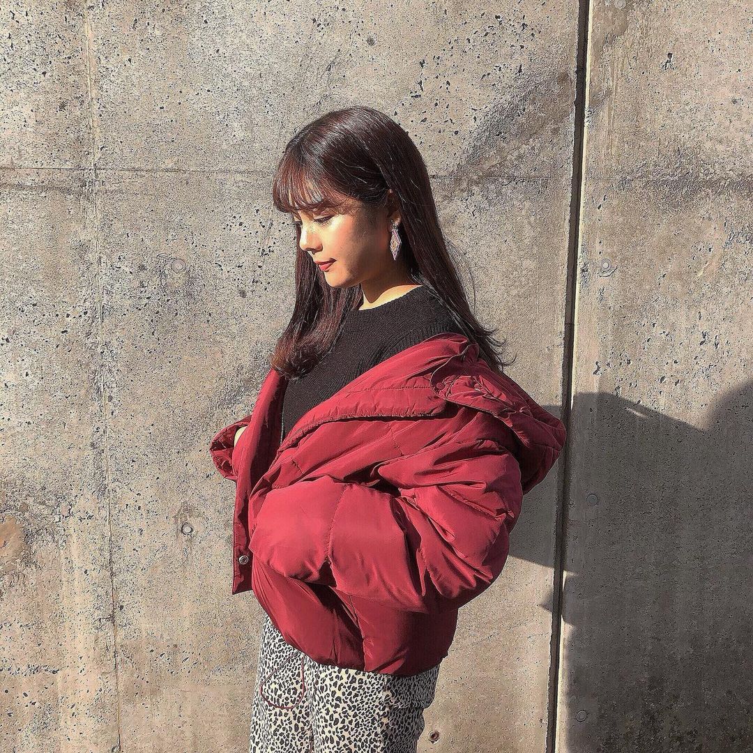 グレーに合う色はどんな色 カラー 季節別のおすすめコーデを紹介 ローリエプレス