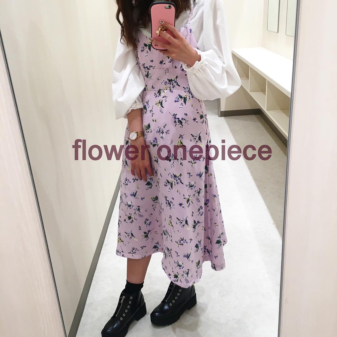 紫に合う色をマスターして個性的に おしゃれに差がつくコーデを紹介 ローリエプレス