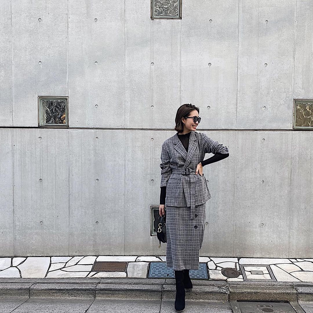 チャコールグレーってどんな色 合う色 おすすめコーデを大特集 ローリエプレス