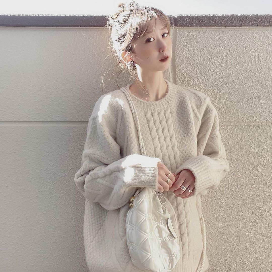 冬の白ニットコーデ見本を大公開♡着膨れしない白ニット選びのコツも 