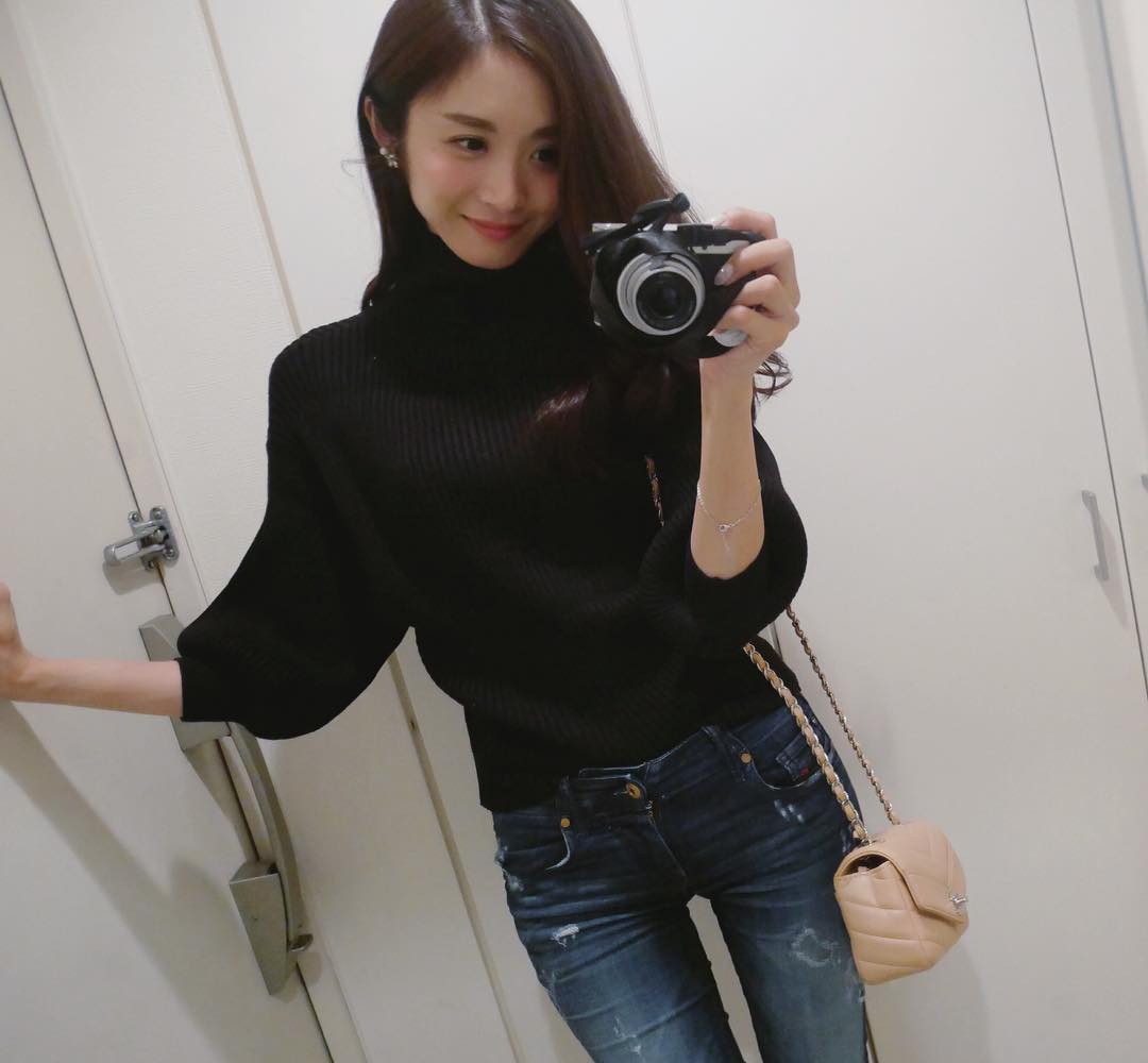 黒ニットを使ったレディースコーデ おすすめファッションを徹底解説 ローリエプレス