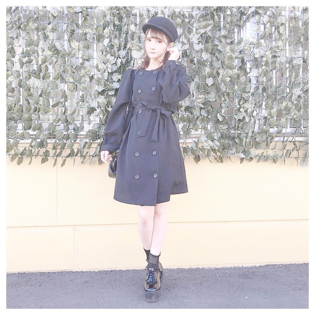 黒トレンチコートのおすすめコーデ 季節 アイテム 丈別でご紹介 ローリエプレス