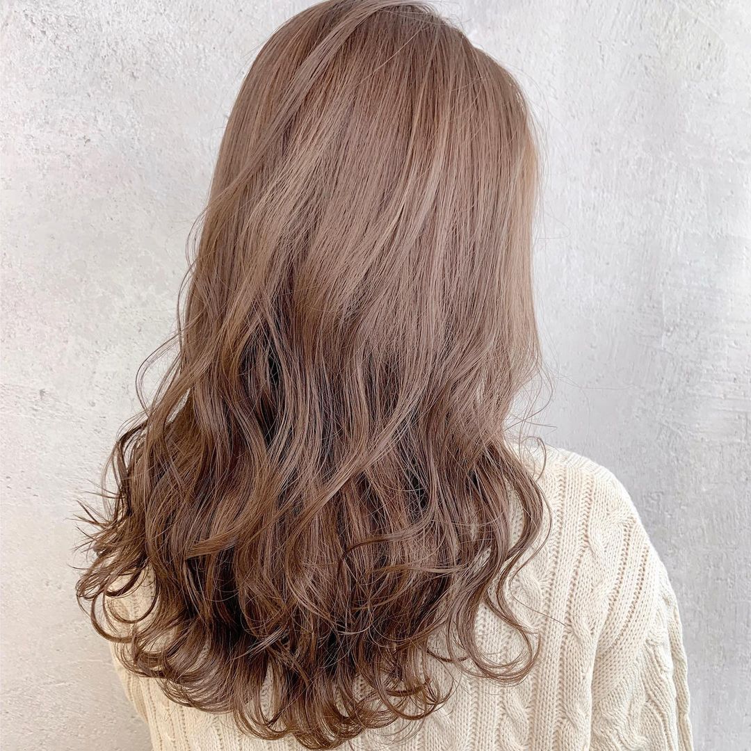 巻き髪をキープする方法は タイプ別おすすめスタイリング剤も紹介 ローリエプレス