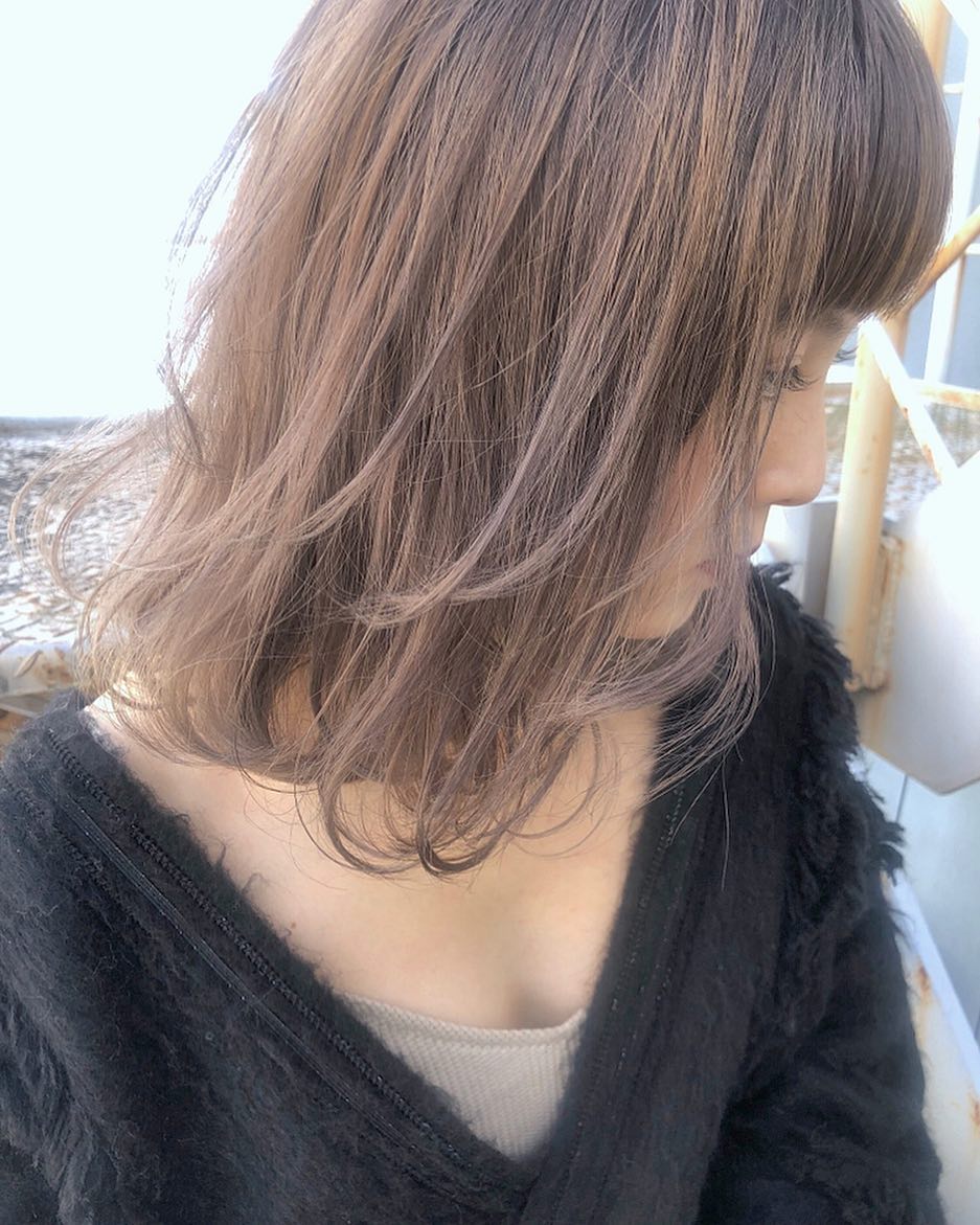 アッシュってどんな色 定番カラー レングス別ヘアスタイルを紹介 ローリエプレス