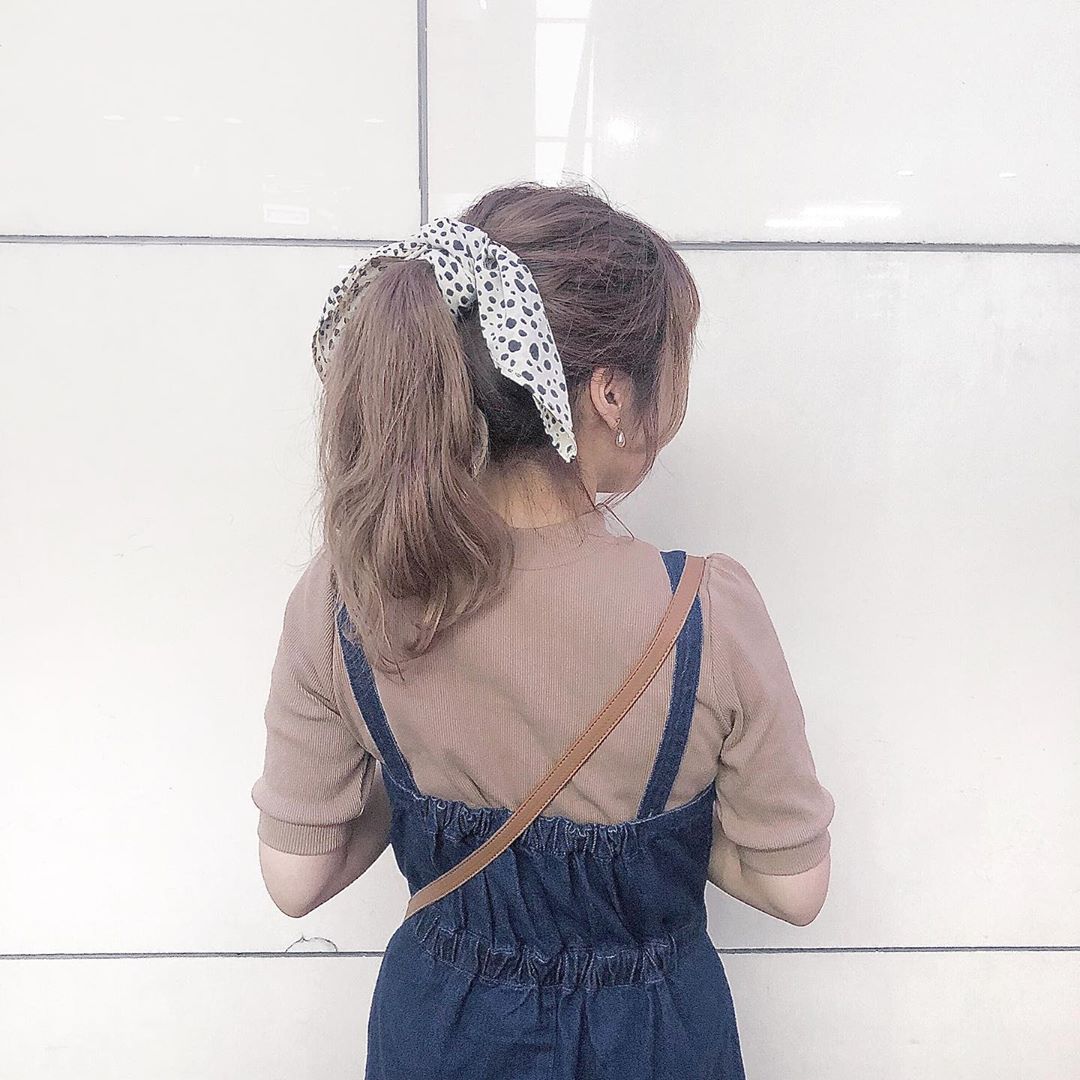 最新 スカーフを使ったヘアアレンジ集 一気にこなれ感が増す方法を伝授 ローリエプレス