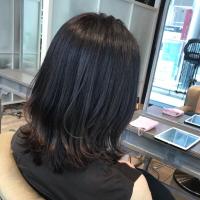 髪の毛がはねる原因 直し方を解説 はねを活かしたアレンジも必見 ローリエプレス