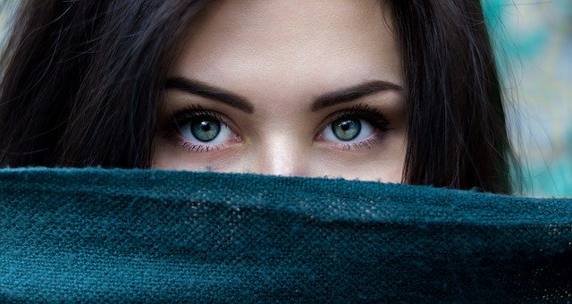 目が笑ってない人の心理とは その原因 怖い印象を改善する方法も ローリエプレス